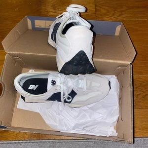 New Balance shoes in great condition.big kids size 6 fits women’s 6.5-7